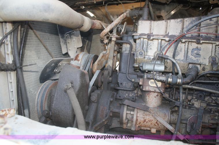 image for item F2507 1985 Ford LT9000 dump truck