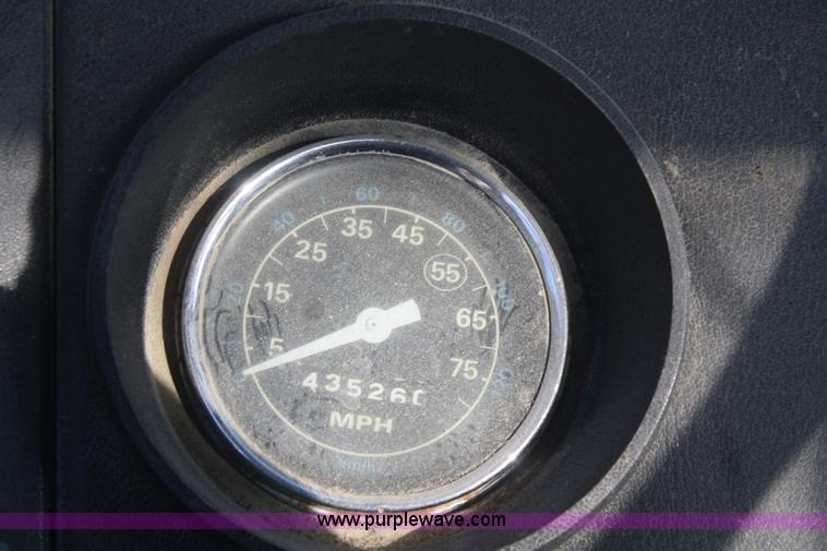 image for item F2507 1985 Ford LT9000 dump truck