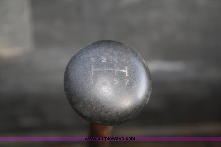 image for item F2507 1985 Ford LT9000 dump truck