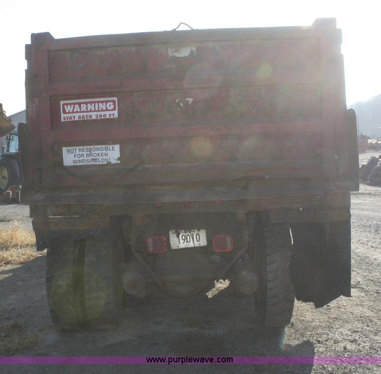 image for item F2508 1990 Ford LT8000 dump truck