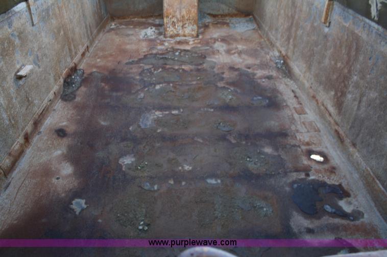 image for item F2508 1990 Ford LT8000 dump truck