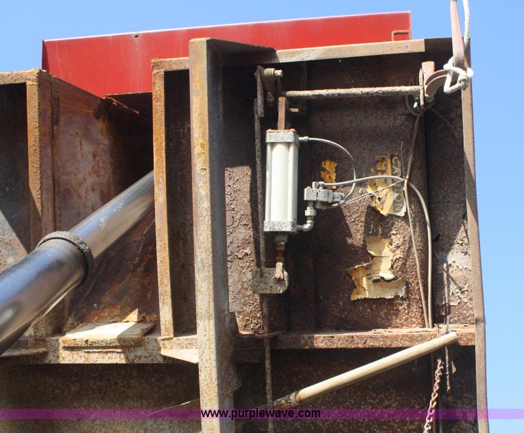 image for item F2508 1990 Ford LT8000 dump truck