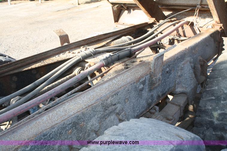 image for item F2508 1990 Ford LT8000 dump truck