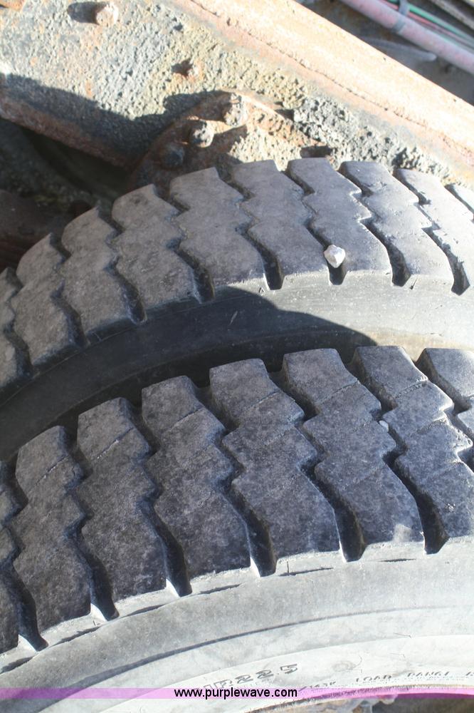 image for item F2508 1990 Ford LT8000 dump truck