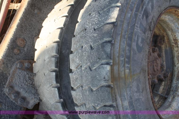 image for item F2508 1990 Ford LT8000 dump truck