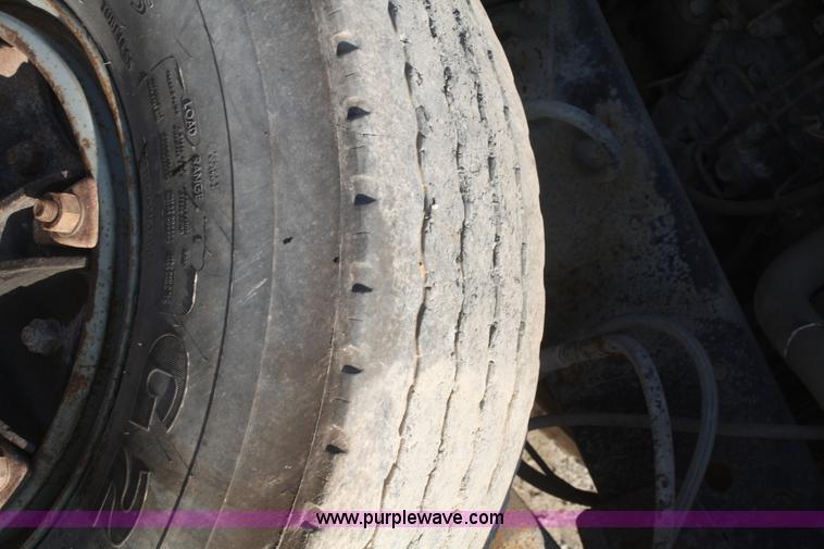 image for item F2508 1990 Ford LT8000 dump truck