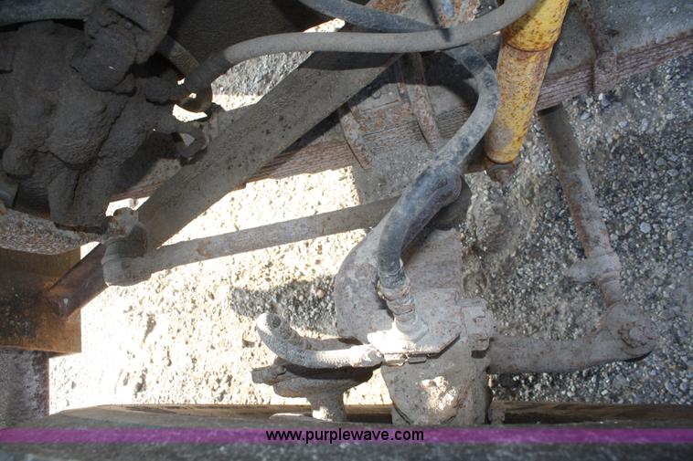 image for item F2508 1990 Ford LT8000 dump truck