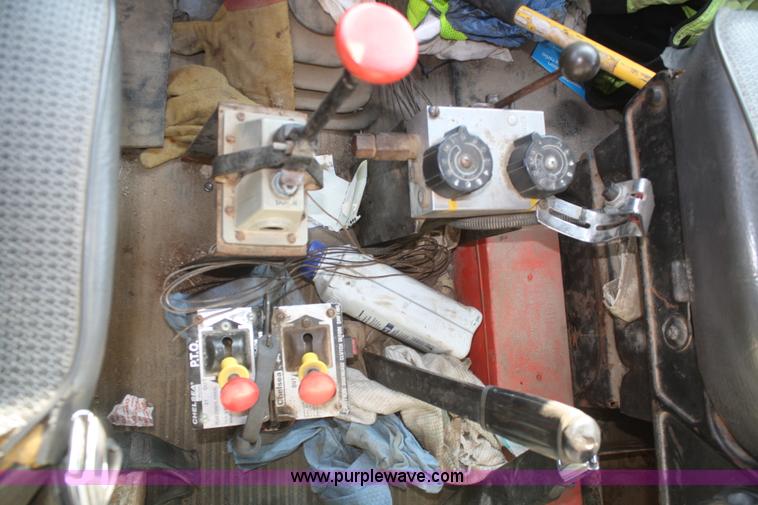 image for item F2508 1990 Ford LT8000 dump truck