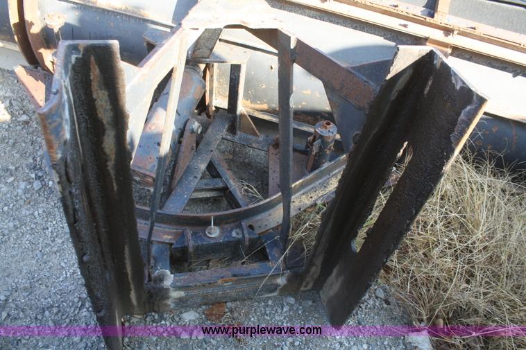 image for item F2508 1990 Ford LT8000 dump truck