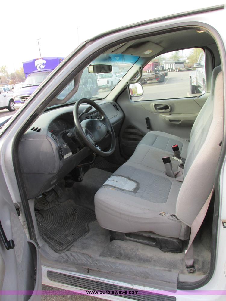 image for item F4006 2001 Ford F150 pickup truck