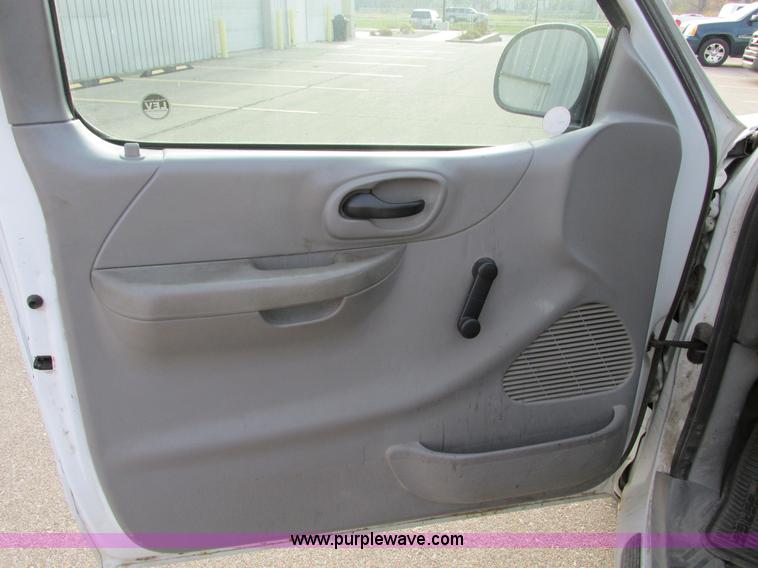 image for item F4006 2001 Ford F150 pickup truck