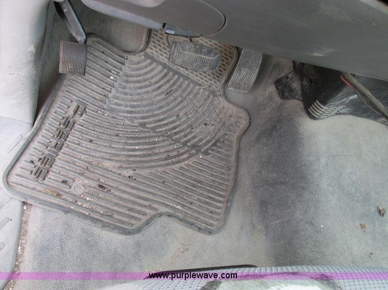 image for item F4006 2001 Ford F150 pickup truck