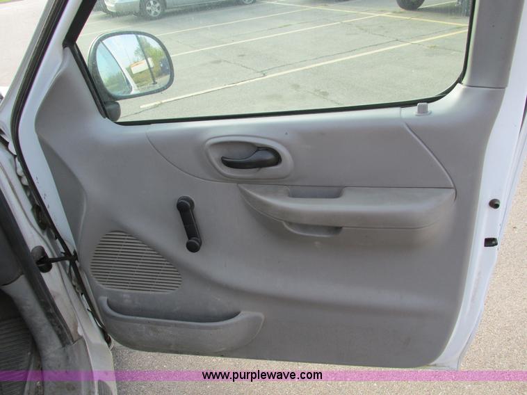 image for item F4006 2001 Ford F150 pickup truck