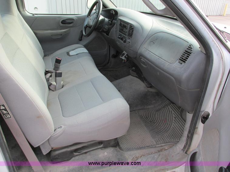 image for item F4006 2001 Ford F150 pickup truck