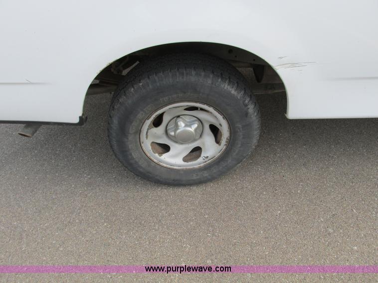 image for item F4006 2001 Ford F150 pickup truck