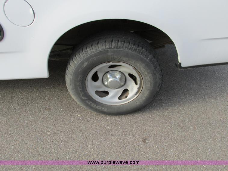 image for item F4006 2001 Ford F150 pickup truck