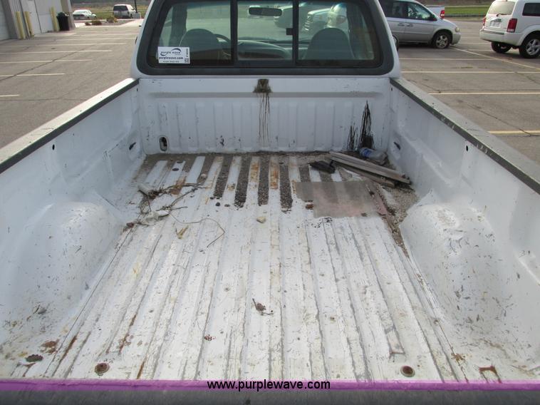 image for item F4006 2001 Ford F150 pickup truck