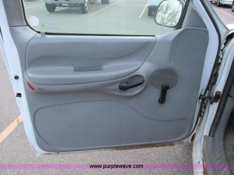 image for item F4007 1998 Ford F150 pickup truck