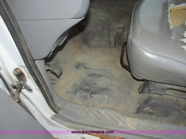 image for item F4007 1998 Ford F150 pickup truck