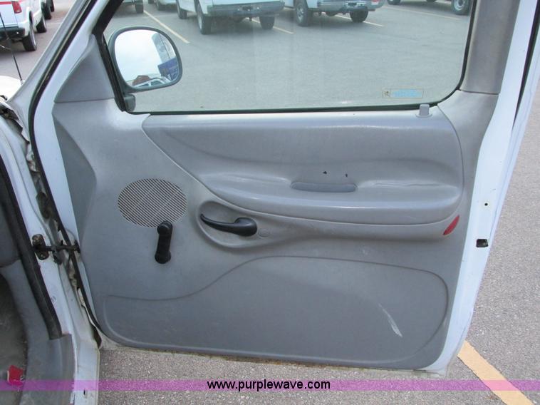 image for item F4007 1998 Ford F150 pickup truck