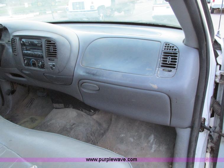 image for item F4007 1998 Ford F150 pickup truck