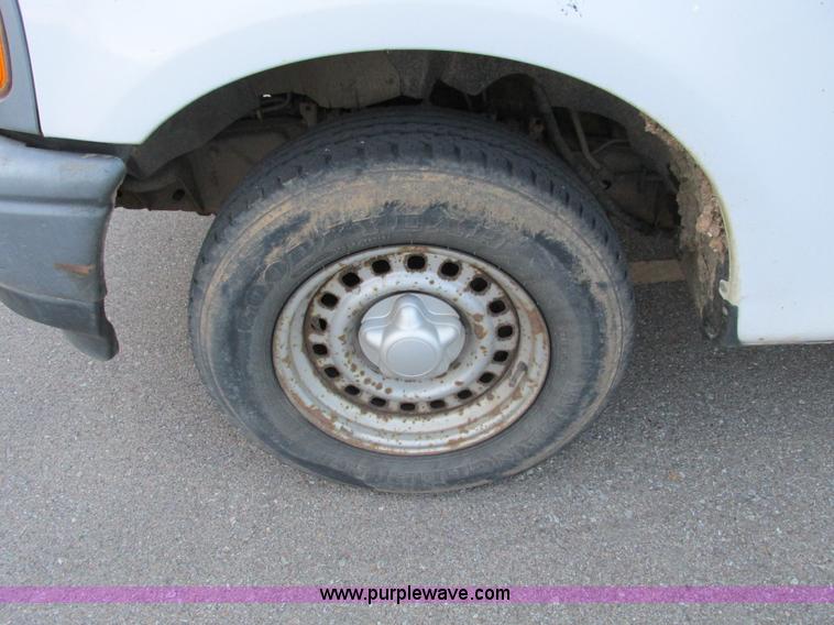 image for item F4007 1998 Ford F150 pickup truck