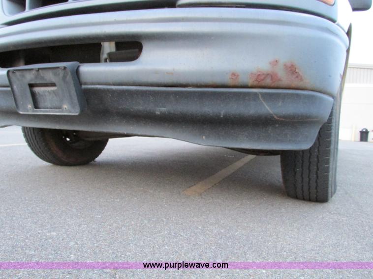 image for item F4007 1998 Ford F150 pickup truck