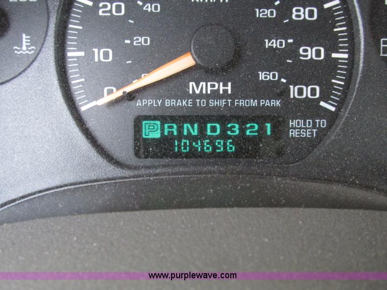 image for item F4008 2001 Chevrolet S10 Extended Cab pickup truck