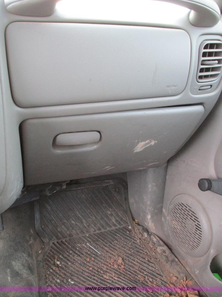 image for item F4008 2001 Chevrolet S10 Extended Cab pickup truck