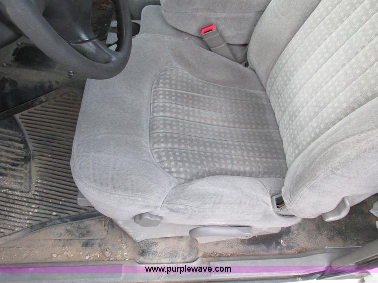 image for item F4008 2001 Chevrolet S10 Extended Cab pickup truck