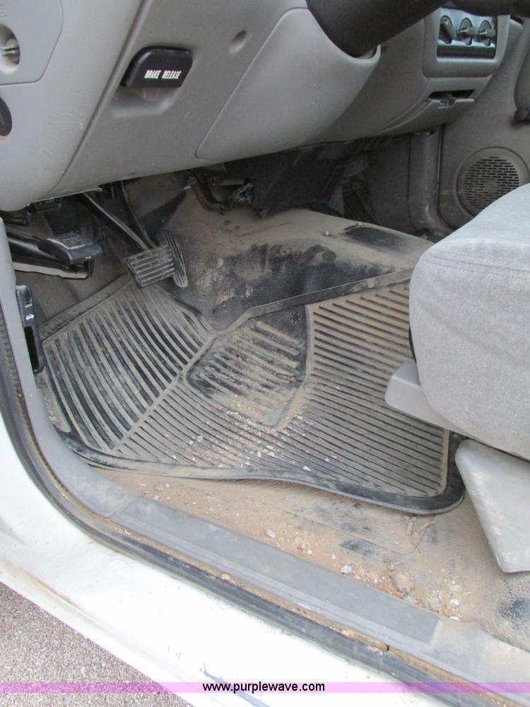 image for item F4008 2001 Chevrolet S10 Extended Cab pickup truck