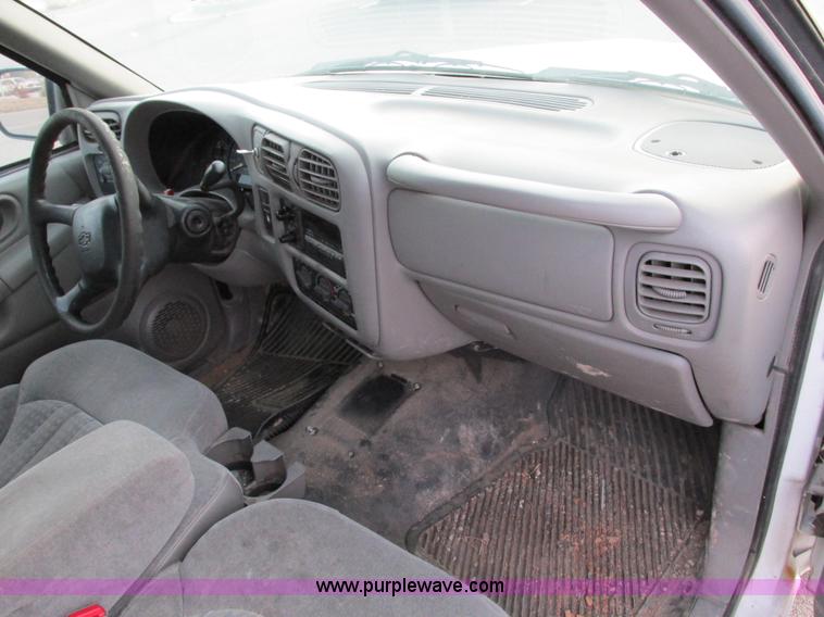 image for item F4008 2001 Chevrolet S10 Extended Cab pickup truck