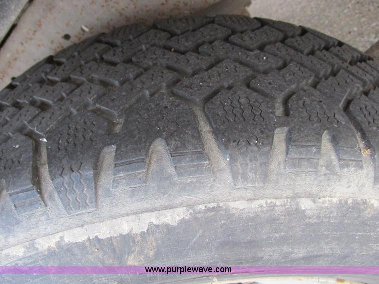 image for item F4008 2001 Chevrolet S10 Extended Cab pickup truck