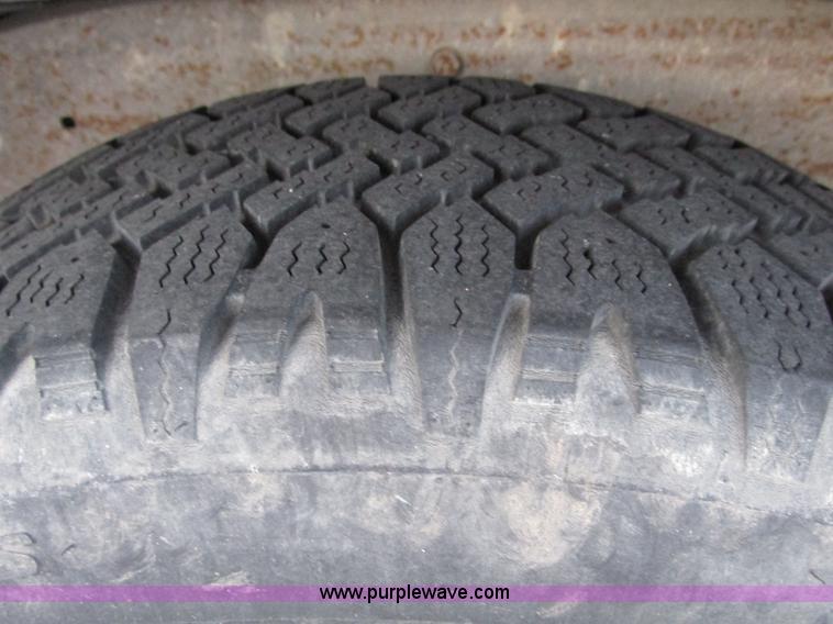 image for item F4008 2001 Chevrolet S10 Extended Cab pickup truck