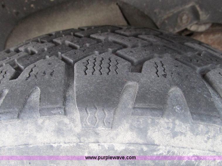 image for item F4008 2001 Chevrolet S10 Extended Cab pickup truck