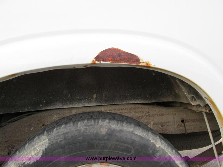 image for item F4008 2001 Chevrolet S10 Extended Cab pickup truck