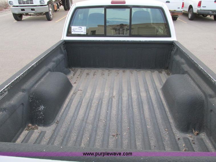 image for item F4008 2001 Chevrolet S10 Extended Cab pickup truck
