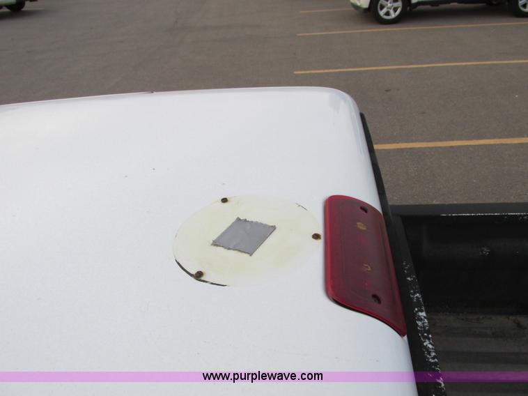 image for item F4008 2001 Chevrolet S10 Extended Cab pickup truck