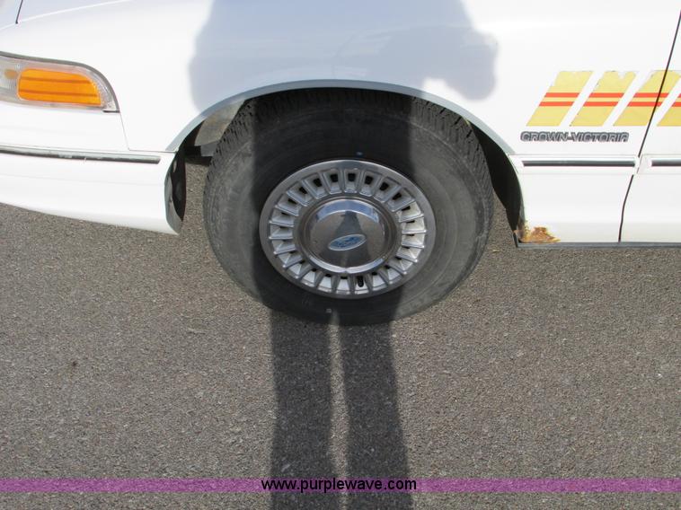 image for item F4009 1994 Ford Crown Victoria Police Interceptor