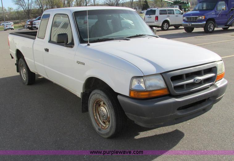 image for item F4010 1998 Ford Ranger SuperCab pickup truck