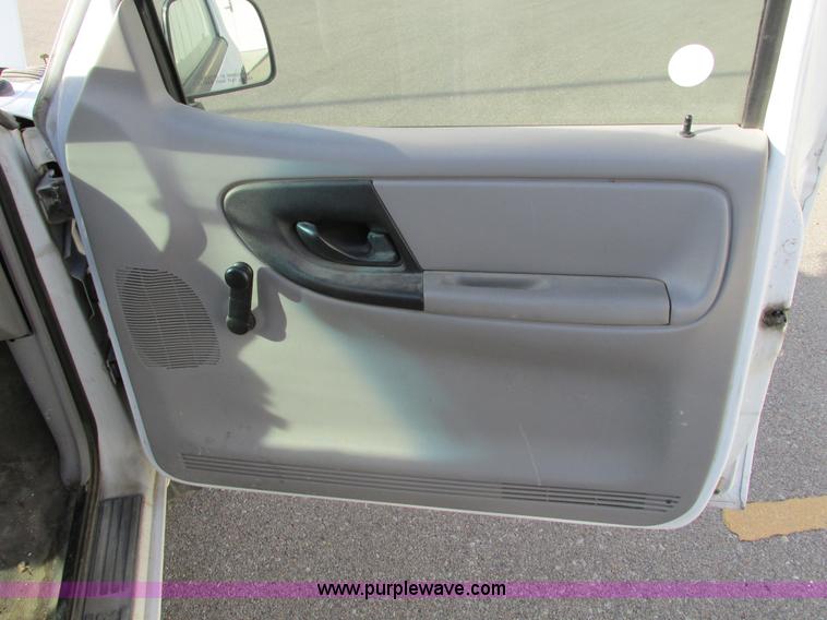 image for item F4010 1998 Ford Ranger SuperCab pickup truck