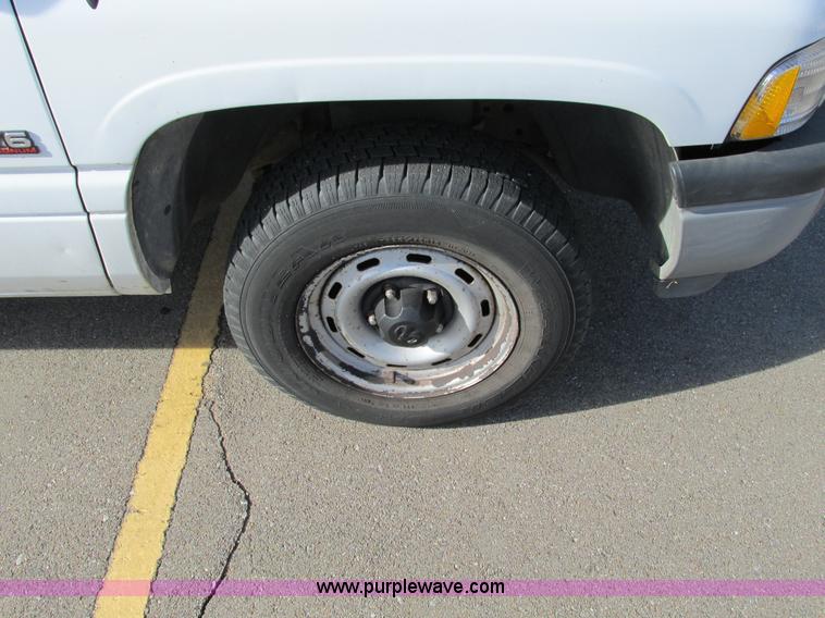 image for item F4012 1996 Dodge Ram 1500 pickup truck