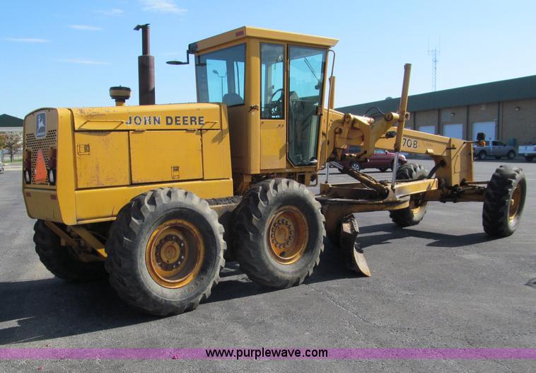 image for item F4652 1989 John Deere 670B motor grader