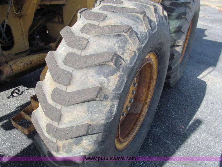 image for item F4652 1989 John Deere 670B motor grader