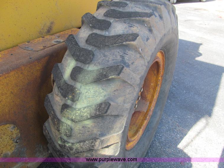 image for item F4652 1989 John Deere 670B motor grader