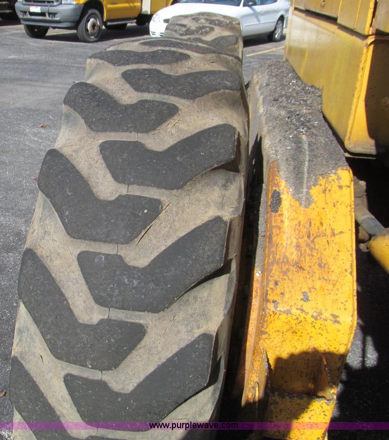 image for item F4652 1989 John Deere 670B motor grader