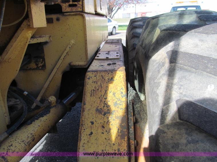 image for item F4652 1989 John Deere 670B motor grader