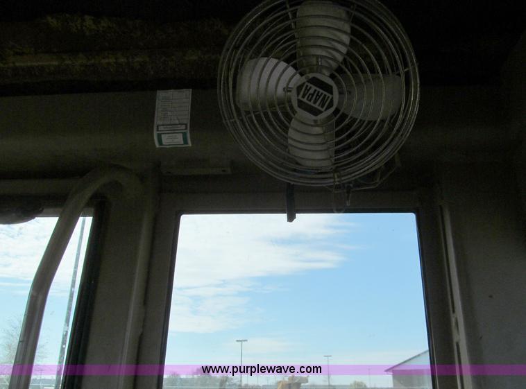 image for item F4652 1989 John Deere 670B motor grader