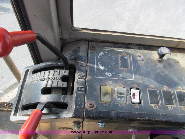 image for item F4652 1989 John Deere 670B motor grader