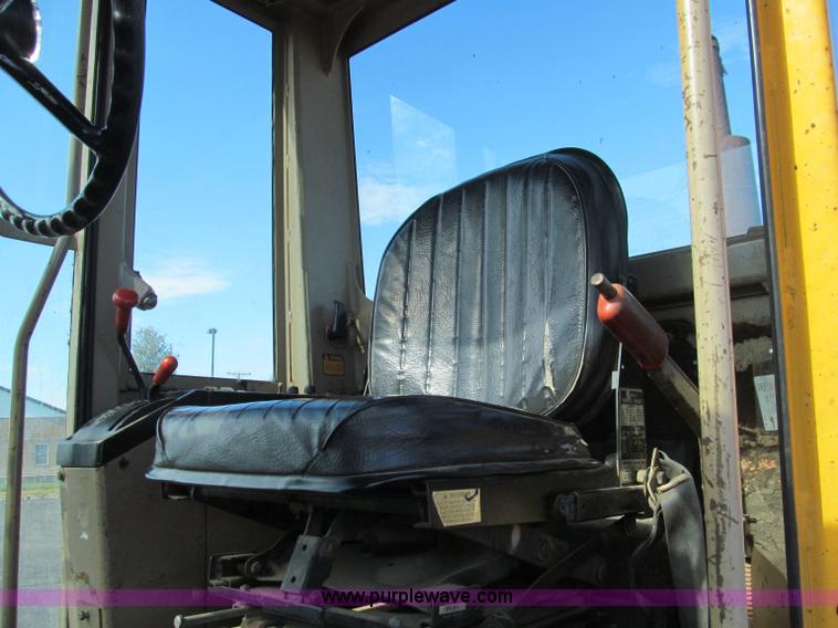 image for item F4652 1989 John Deere 670B motor grader